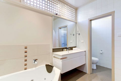 Comfort Inn & Suites Lakes Entrance - Accommodation Noosa 4