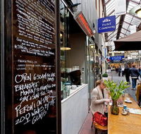 Hotel Causeway - Accommodation Noosa