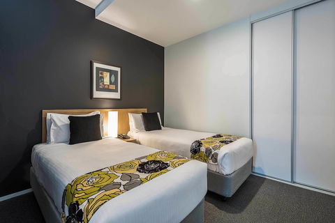 Mantra 100 Exhibition - Accommodation Noosa 6