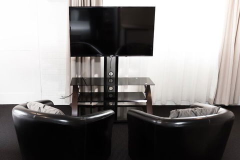 Bay Hotel Apartments - Accommodation Noosa 2