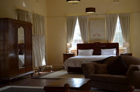 The Old Parkes Convent - Accommodation Noosa 2