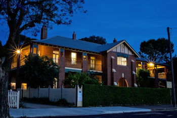The Old Parkes Convent - Accommodation Noosa 4