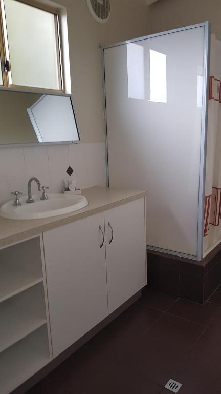 Lilacs Waterfront Villas & Cottages - Accommodation Noosa 1