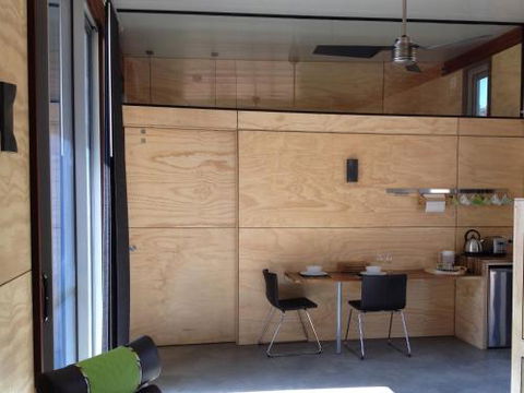 Bed + Bauhaus - Accommodation Noosa 4