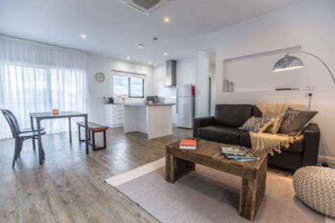 Island Quarters - Accommodation Noosa 0