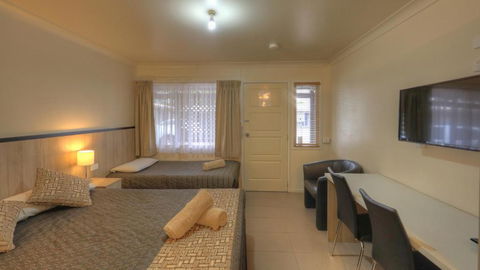 Starline Motor Inn - Accommodation Noosa 2