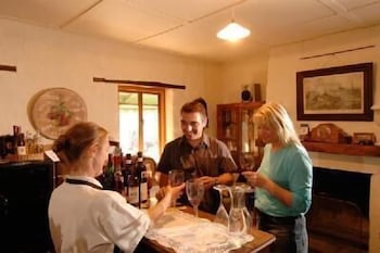 Stone Hut Cottage - Accommodation Noosa 2