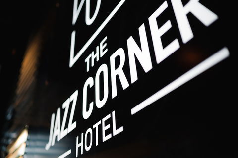 The Jazz Corner Hotel - Accommodation Noosa 2