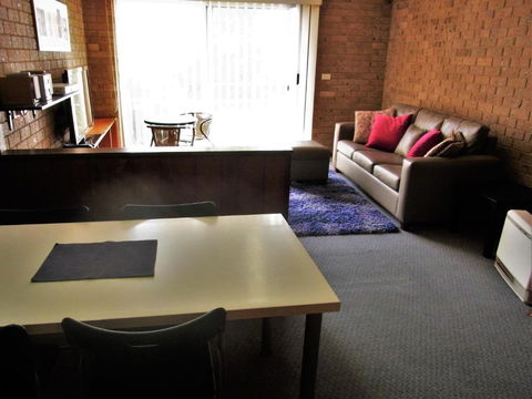 A Furnished Townhouse In Goulburn - Accommodation Noosa 5