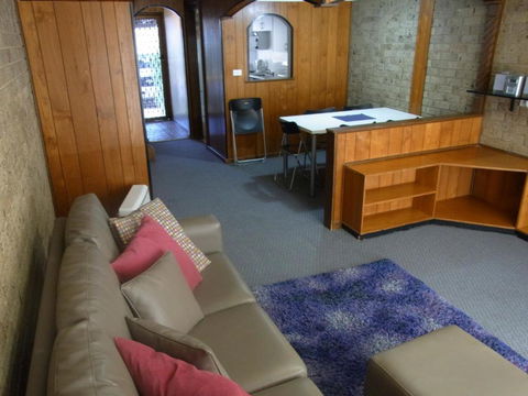A Furnished Townhouse In Goulburn - Accommodation Noosa 4