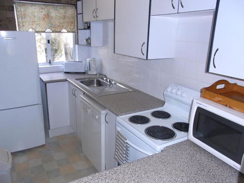 A Furnished Townhouse In Goulburn - Accommodation Noosa 2