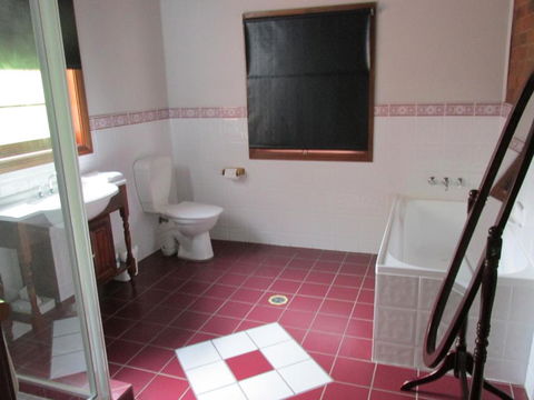 Henrys Cottage - Accommodation Noosa 1