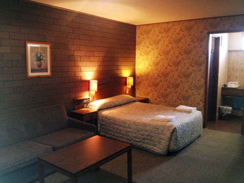 Century Motor Inn - Accommodation Noosa 2