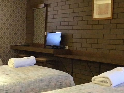 Century Motor Inn - Accommodation Noosa 0
