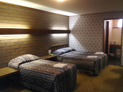 Century Motor Inn - Accommodation Noosa 1