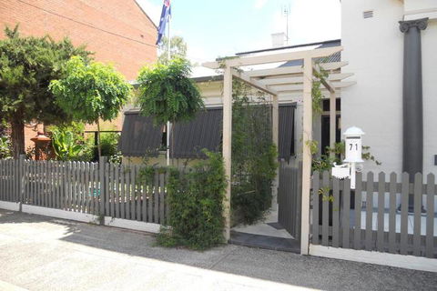 Montrose House - Accommodation Noosa 5