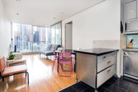 Location & Luxury In Central Of Melbourne 1207 - Accommodation Noosa 5