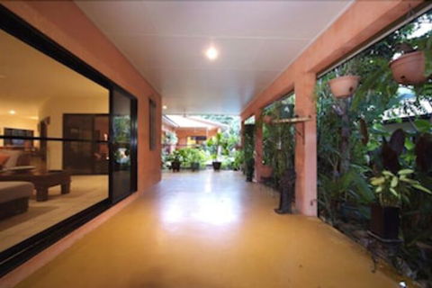 Hacienda Cooya Beach - Accommodation Noosa 2