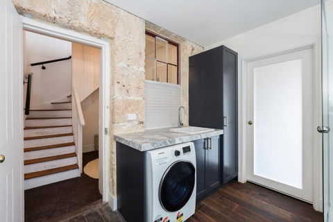 Iconic Fremantle Terrace - Accommodation Noosa 6