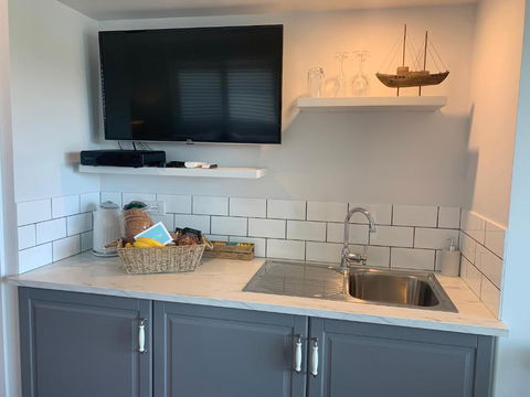 B & B On The Water - Accommodation Noosa 2