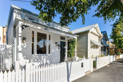 Boutique Stays County Down Port Melbourne - Accommodation Noosa 1