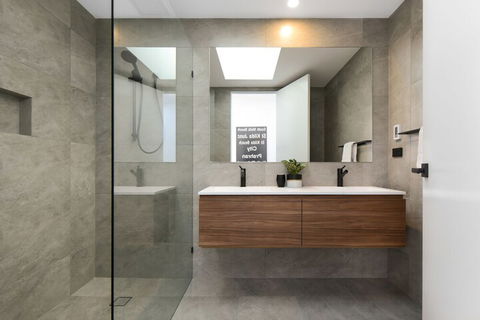 Boutique Stays County Down Port Melbourne - Accommodation Noosa 2