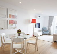 Boutique Stays - Sea Breeze Port Melbourne - Accommodation Noosa