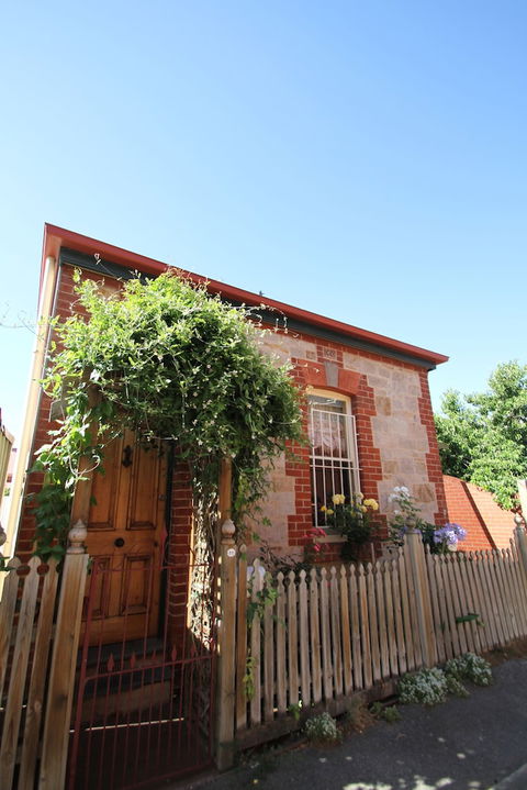 Adelaide Heritage Cottages & Apartments - Accommodation Noosa 1