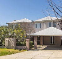 Inner Western Suburbs Retreat - Accommodation Noosa