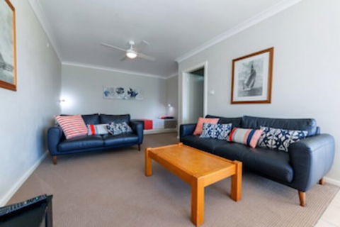 Quarterdeck, Unit 1/ 12 Magnus Street - Accommodation Noosa 0