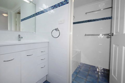 Bay Parklands Unit 22 / 2 Gowrie Avenue - Accommodation Noosa 0