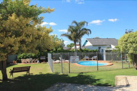 Rochester Motel - Accommodation Noosa 2