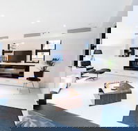 MADDISON 3BDR Port Melbourne Apartment - Accommodation Noosa