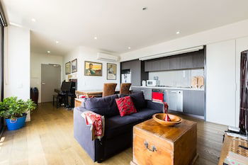 TALIA, 1BDR Carlton Apartment - Accommodation Noosa 0