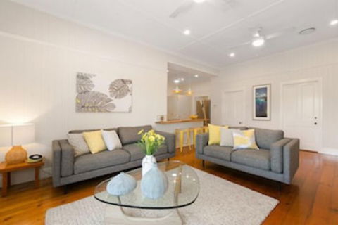 Tallywood 4 Bedroom - Accommodation Noosa 2