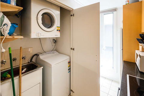 NAOMI, 2BDR South Melbourne Apartment - Accommodation Noosa 0