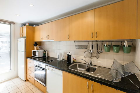 NAOMI, 2BDR South Melbourne Apartment - Accommodation Noosa 3