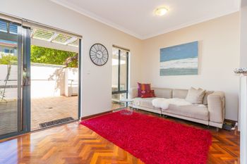 Luxurious Perth Townhouse - Accommodation Noosa 4