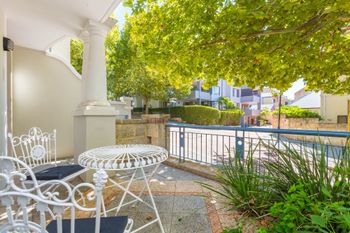 Luxurious Perth Townhouse - Accommodation Noosa 5