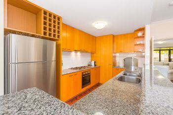Luxurious Perth Townhouse - Accommodation Noosa 3