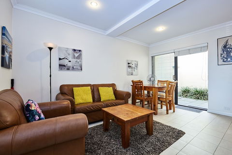 Fremantle Townhouse Unit 4 - Accommodation Noosa 1