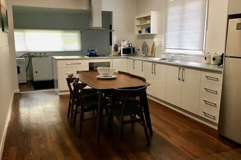 Otters Retreat - Accommodation Noosa 2
