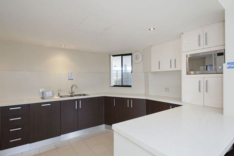Dolphin Cove Unit 13 / 2 6 Government Road - Accommodation Noosa 4