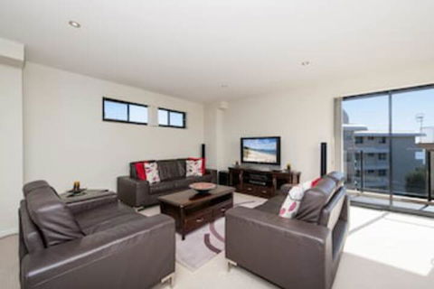 Dolphin Cove Unit 13 / 2 6 Government Road - Accommodation Noosa 0