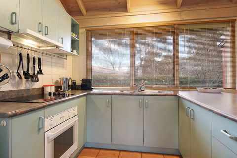 R & R In Bright - Short Walk To Town - Accommodation Noosa 1