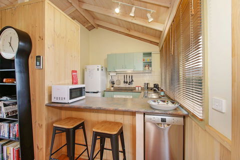 R & R In Bright - Short Walk To Town - Accommodation Noosa 2
