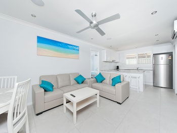 Burraneer At Corlette - Accommodation Noosa 2