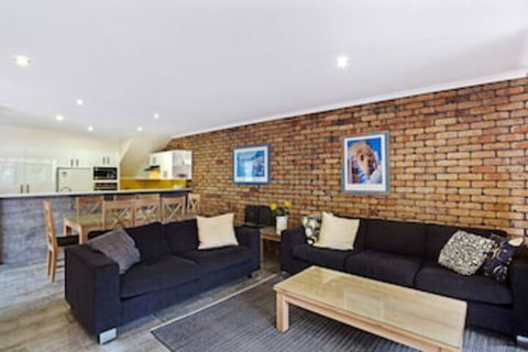 2 / 14 Kurrawa Close - Accommodation Noosa 0