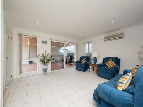 White Waves 7B Achilles Street - Accommodation Noosa 6