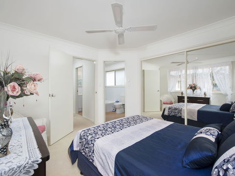 White Waves 7B Achilles Street - Accommodation Noosa 3